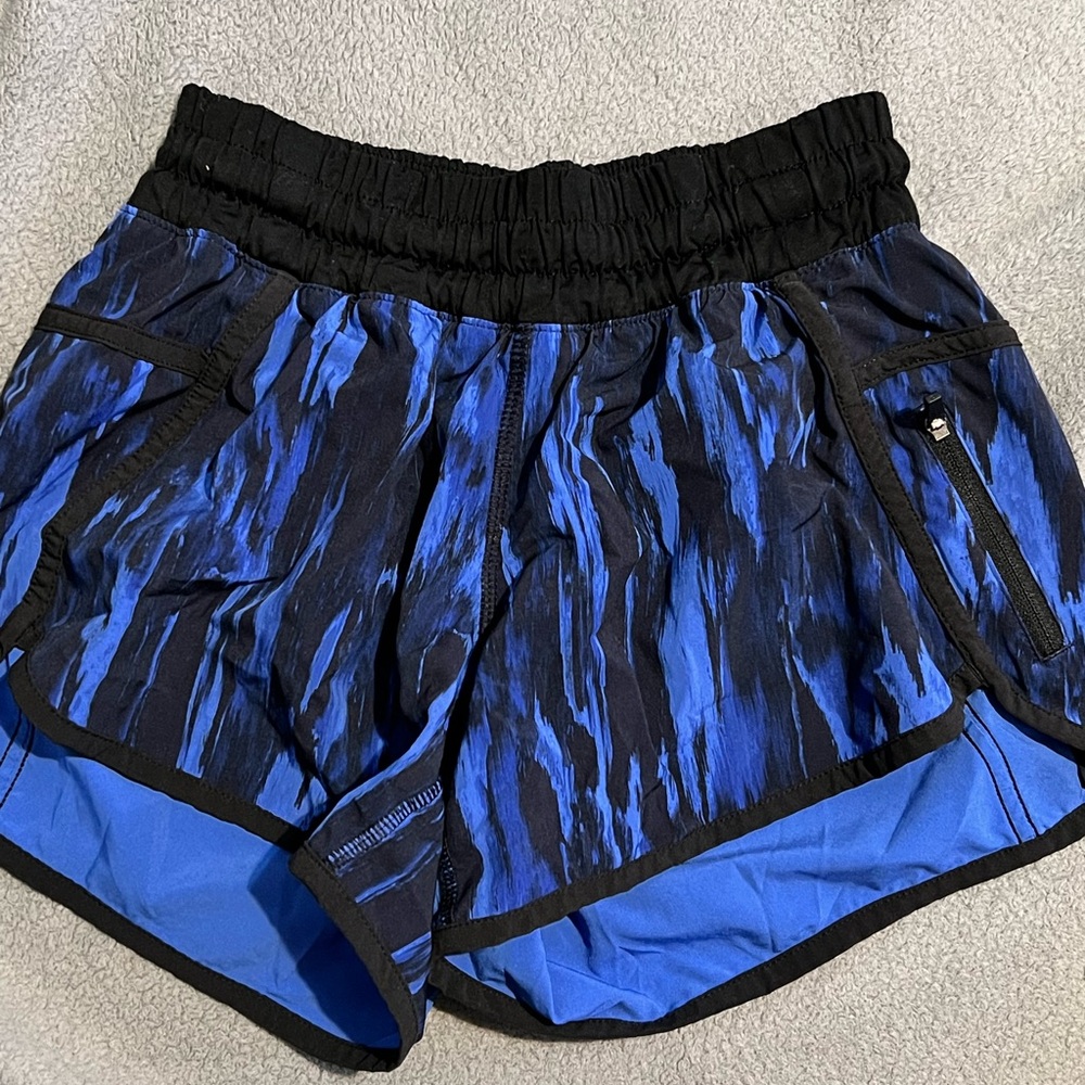 GUC Lululemon shorts size 4